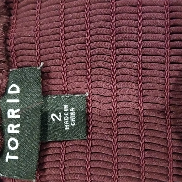 Torid Burgundy adjustable strap zippered front elastic back flowy top sz 2=2X - Picture 5 of 8